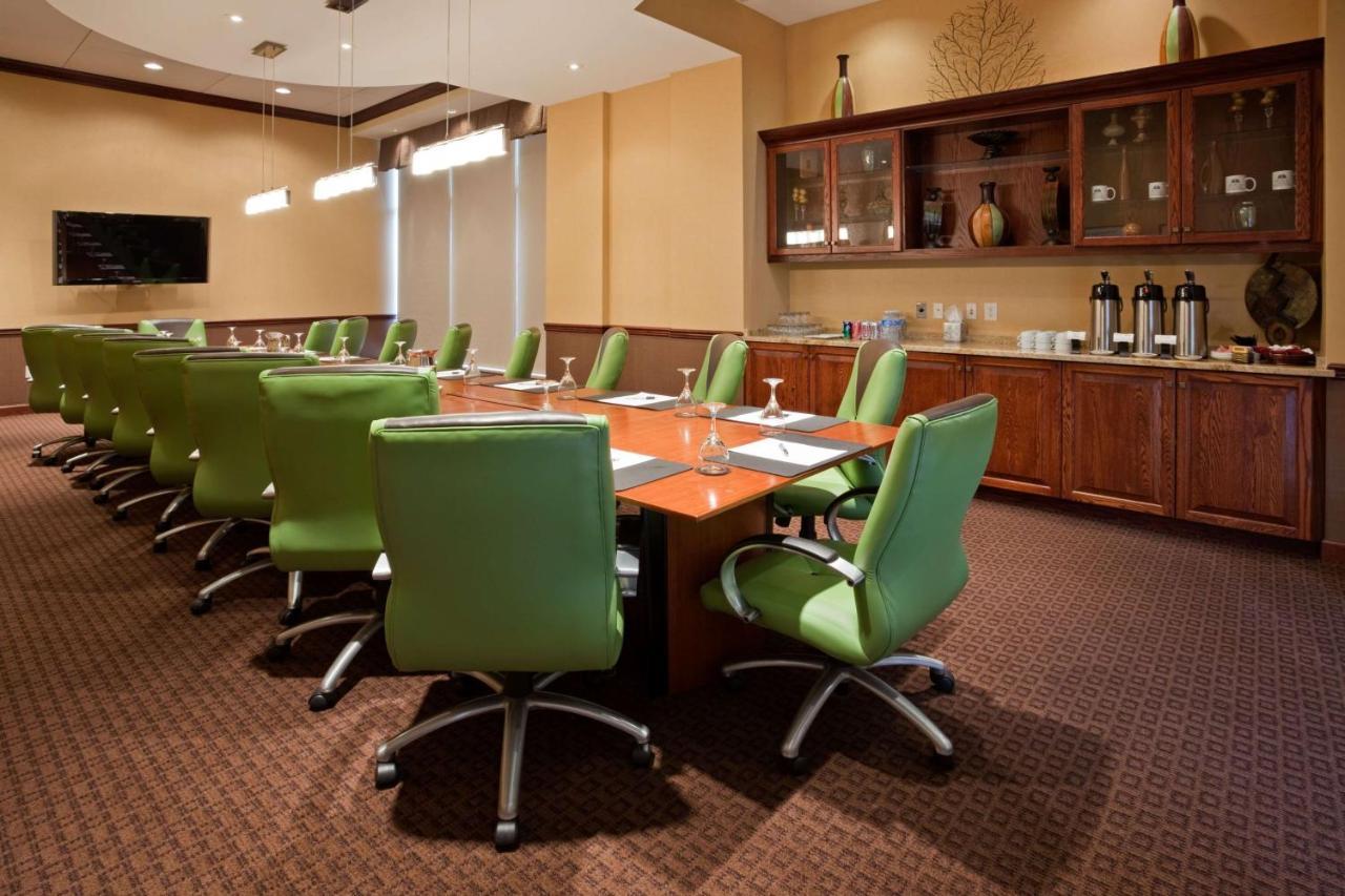 Sonesta Milwaukee West Hotel 4*