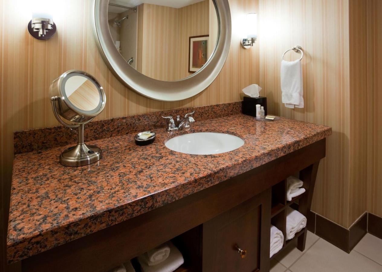 Sonesta Milwaukee West Hotel 4*