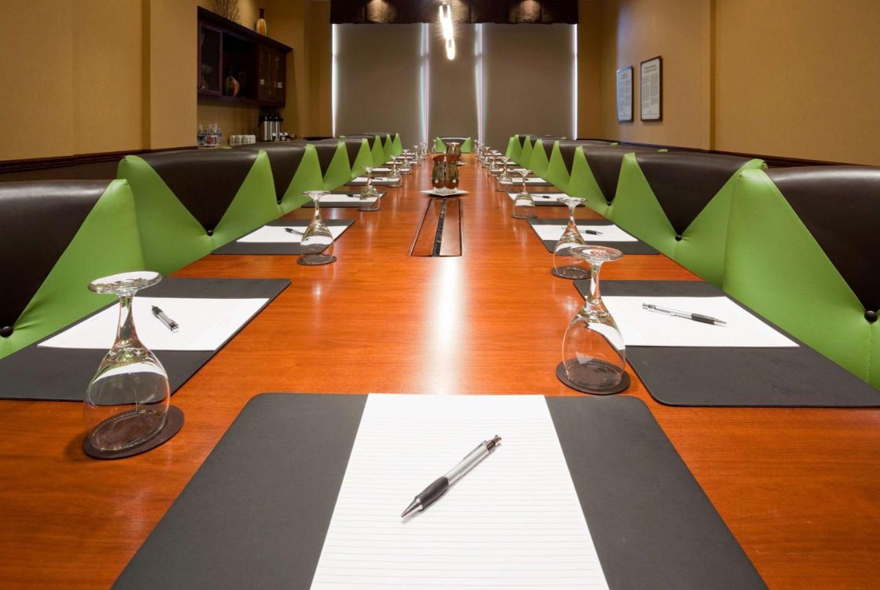 Hotel Sonesta Milwaukee West 4*